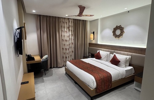 Sirala Hotel | Divine OAK Stay