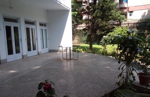 Dhanmondi Villa | Double/Twin room with en-suite in a Vintage Villa with a Garden & a long balcony