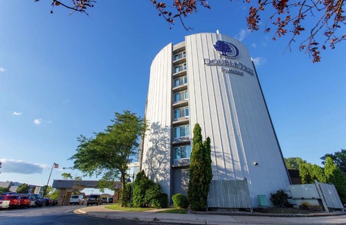 Appleton Hotel | DoubleTree by Hilton Appleton, WI