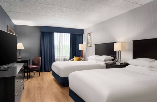 Windsor Locks Hotel | DoubleTree by Hilton Hartford - Bradley Airport