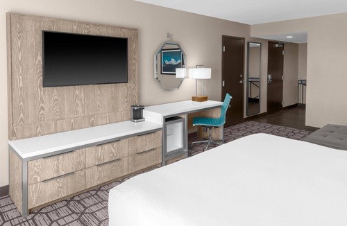 Downtown Hotel | DoubleTree by Hilton Lubbock University Area