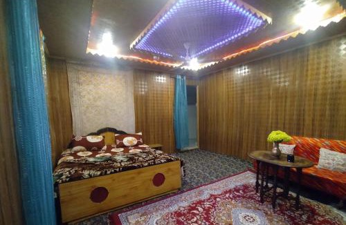 Dal Lake Hotel | Dreamer's Destination "group of Houseboat"