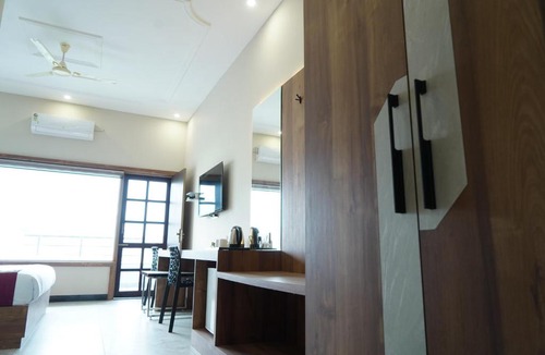 Haldwani Hotel | Dreamy Desert Hotel