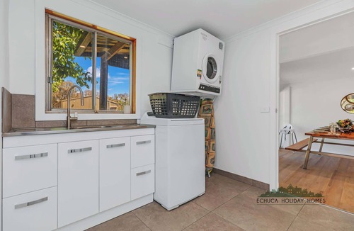 Echuca House | Echuca 265 - Your Rustic Retreat with Pool