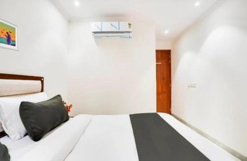 Paharganj Hotel | ELITE -by- Double RR Near New Delhi Railway Station