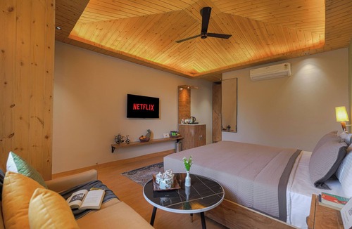 Kuthar Resort | ELIVAAS 1BHK Pine View Resort