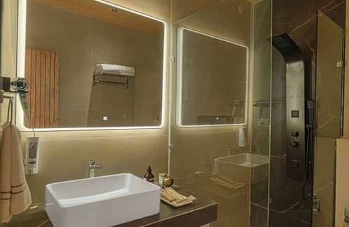 Kuthar Resort | ELIVAAS 1BHK Pine View Resort