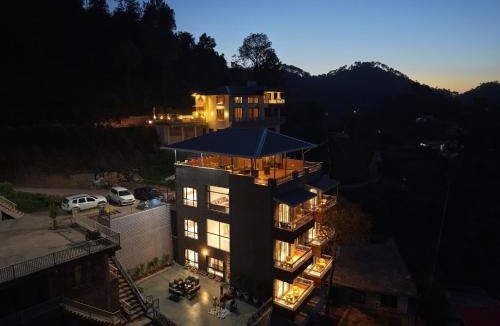 Kumarhatti Villa | ELIVAAS Panchvati Veloraa Pet-Friendly 6-BHK Apartment with Panoramic Views & Outdoor Seating