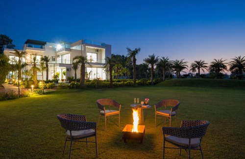 Bhiwadi Villa | ELIVAAS Signature AdhiVa 5-BHK Farmhouse with Private Pool, Bar & Lush Garden