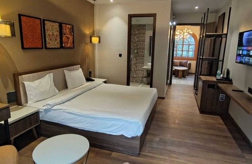 Nainital Hotel | Ensober Kainchi Dham