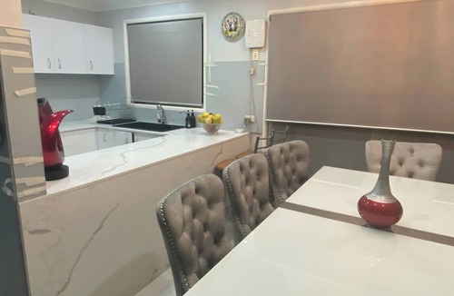 Casula House | Entire Townhouse-2 Bedrooms, Full Kitchen, Comfort