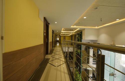 Shivaji Nagar Hotel | FabExpress Phoenix Resorts - Nr M Chinnaswamy Stadium