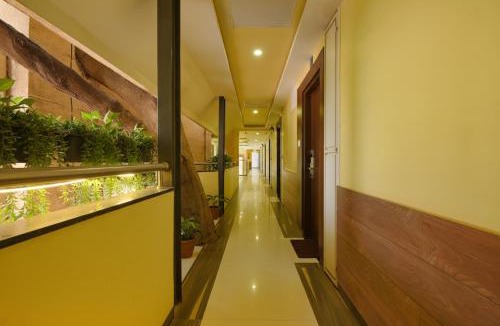 Shivaji Nagar Hotel | FabExpress Phoenix Resorts - Nr M Chinnaswamy Stadium