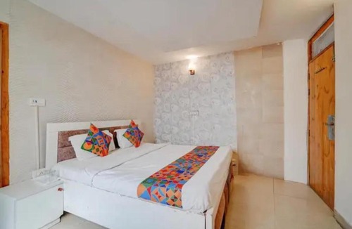 Noida Hotel | FabHotel Aditya Residency - Sector 59 Metro Station