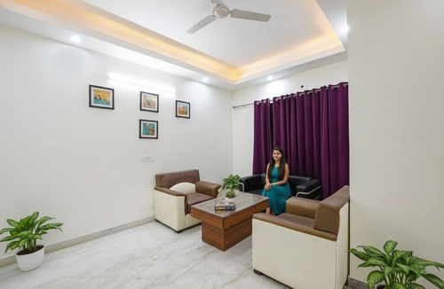 Sector 51 Hotel | FabHotel Comfy Cottage - 700 Meters From Artemis Hospitals, Sector 51