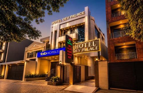 Azadpur Hotel | FabHotel Dev Palace II - Nr Ashok Vihar
