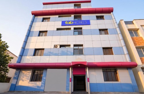 Perambur Purasavakam Hotel | FabHotel Le Royal Inn - Nr Madras Medical Mission Hospital