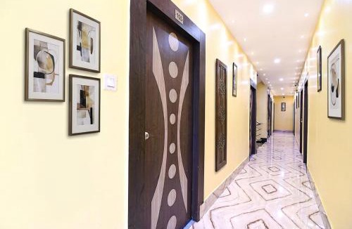 Madanpur Hotel | FabHotel Leechi Lodging & Fooding - Nr AIIMS