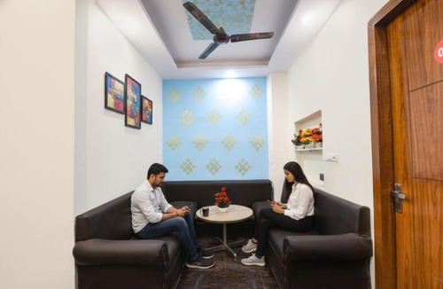 Govindpuri Hotel | FabHotel NP International - Nehru Place Market