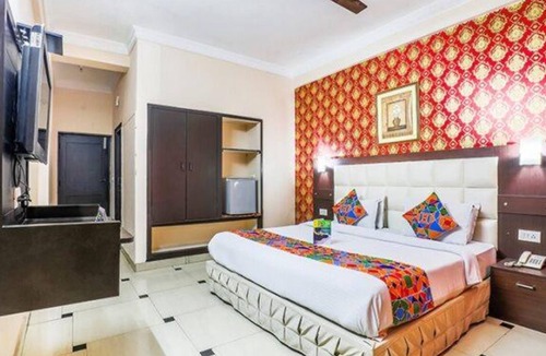 Mayapur Hotel | FabHotel Pramila Inn