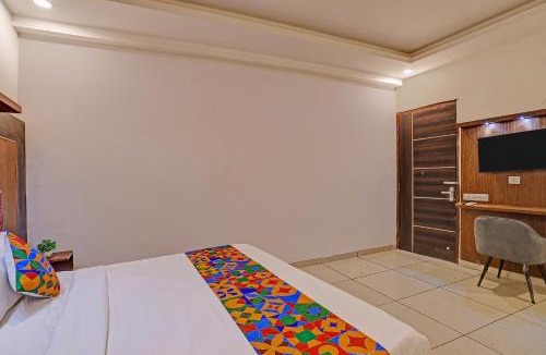 Sector 62 Hotel | FabHotel Satya