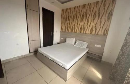 Azadpur Hotel | FabHotel Snereya