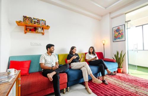 Kukatpalli Hotel | FabHotel SRH Pride - Nr Hitech City Railway Station