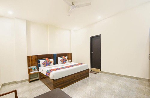 Karol Bagh Hotel | FabHotel The Fortune