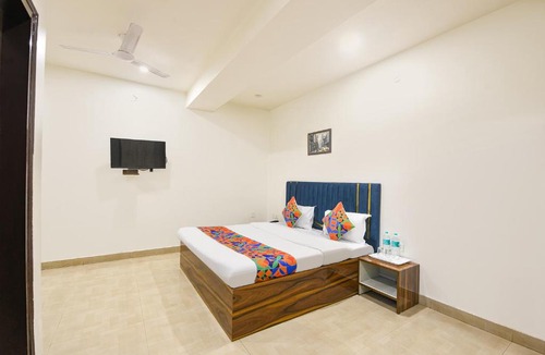 Karol Bagh Hotel | FabHotel The Fortune