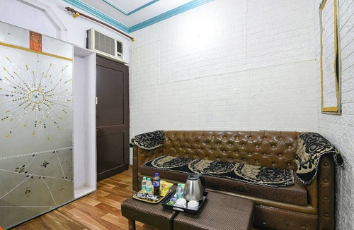 Defence Colony Hotel | Fabhotel The Leefa Deep