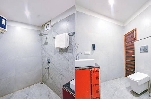 Dharampur Hotel | Fabhotel The Micky House