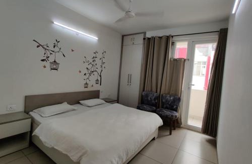 Knowledge Park III House | FACULTY HOUSE- Cosy Lounge Near Expo Mart