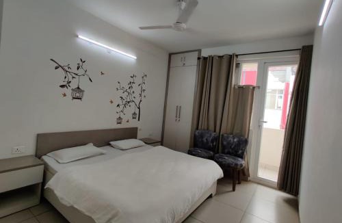 Knowledge Park III House | FACULTY HOUSE- Cosy Lounge Near Expo Mart