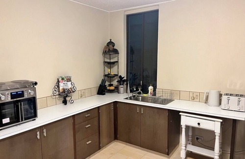 Kenthurst House | Family Friendly , Pet-friendly and a big swimming pool