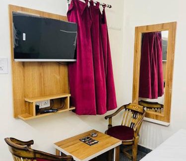 Haridwar Hotel | FAMILY HOTEL - RAJ near railway station