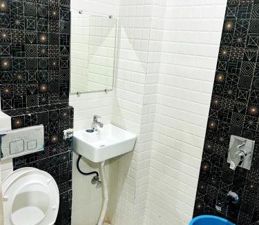 Haridwar Hotel | FAMILY HOTEL - RAJ near railway station