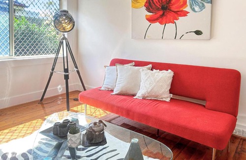 Chatswood House | Family retreat house 3 bdrm with parking Netflix close to train