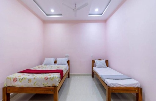 Kalapettai Hotel | Family Room - Happy Inn