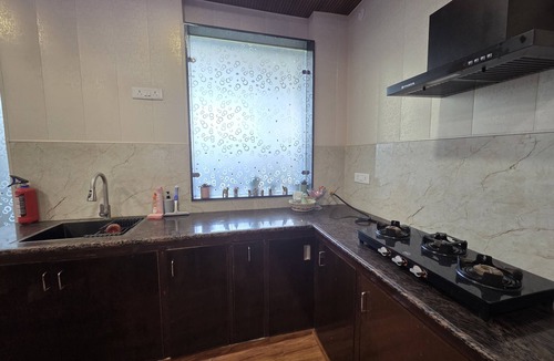 Dhanauli House | Fantastic 3-bedroom Guest house with AC in enchanting Agra