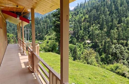 Jibhi Hotel | Flamingo Aur Maina Cafe and Stays