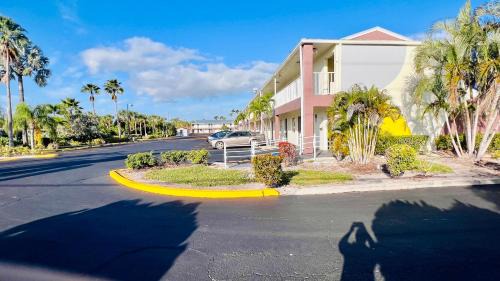 Okeechobee Hotel | Flamingo Motel
