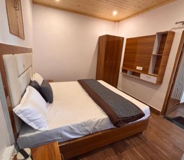 Kanatal House | Forest Breeze Homestay