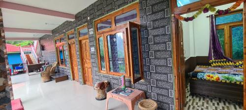Kasol Bed & Breakfast | FORMOSA Hostel & Cafe