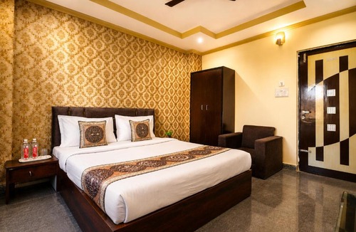 Khattalwada Hotel | Ganga Palace Near Vishwakarmaghat