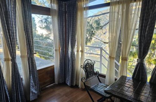 Bhimtal House | Gargi Cottages 1 BR Lake View Stay w Shared pool