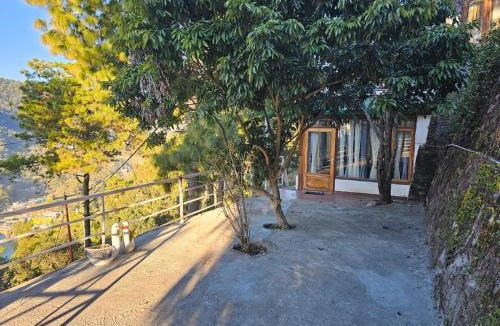 Bhimtal House | Gargi Cottages 1 BR Lake View Stay w Shared pool