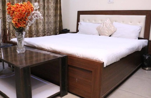 Zirakpur Hotel | GAURAV RESORTS AND APARTMENT