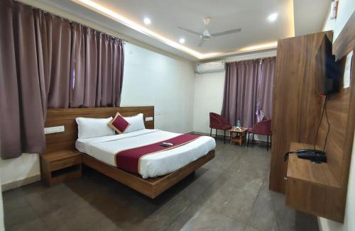 Bengaluru Hotel | Gayathri Metro Deluxe Rooms