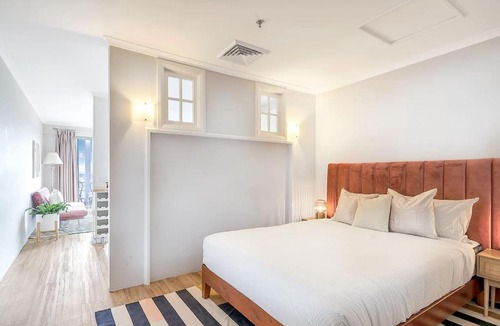 Newtown Apartment | 'Georgina' Mid-Century Modern Poolside Stay