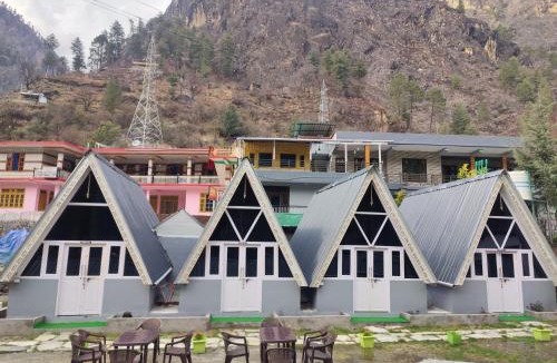 Kasol Bed & Breakfast | Giggling Goons Cabins & Kitchen